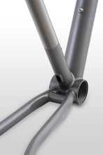 Laden Sie das Bild in den Galerie-Viewer, Double Ace Titanium GRAVEL | Komplettrad Standard Raw (Gebürstet/Sandgestrahlt)