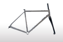Laden Sie das Bild in den Galerie-Viewer, Double Ace Titanium GRAVEL | Komplettrad Standard Raw (Gebürstet/Sandgestrahlt)