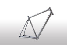 Laden Sie das Bild in den Galerie-Viewer, Double Ace Titanium GRAVEL | Komplettrad Standard Raw (Gebürstet/Sandgestrahlt)