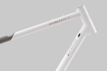 Laden Sie das Bild in den Galerie-Viewer, Double Ace Titanium GRAVEL | Custom Cerakote-Rahmenset (Hidden White/Sandstrahl)