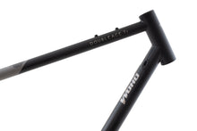 Laden Sie das Bild in den Galerie-Viewer, Double Ace Titanium GRAVEL | Individuelles Cerakote-Rahmenset (Schwarzer Samt/Sandstrahlen)