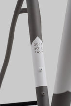 Charger l'image dans la galerie, GRAVEL Titane Double Ace | Ensemble de cadres Cerakote personnalisés (blanc caché/sablage)