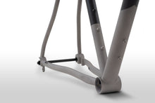 Laden Sie das Bild in den Galerie-Viewer, Double Ace Titanium GRAVEL | Individuelles Cerakote-Rahmenset (Schwarzer Samt/Sandstrahlen)