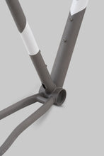 Laden Sie das Bild in den Galerie-Viewer, Double Ace Titanium GRAVEL | Custom Cerakote-Rahmenset (Hidden White/Sandstrahl)