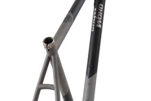 Laden Sie das Bild in den Galerie-Viewer, Double Ace Titanium GRAVEL | Individuelles Cerakote-Rahmenset (Schwarzer Samt/Sandstrahlen)