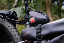 Charger l'image dans la galerie, Sacoche pour tube supérieur XTOURING Mini Cyber-Camo Diamond Noir