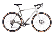 Laden Sie das Bild in den Galerie-Viewer, Double Ace Titanium GRAVEL | Custom Cerakote-Rahmenset (Hidden White/Sandstrahl)