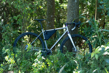 Laden Sie das Bild in den Galerie-Viewer, XTOURING Tri Frame Tasche Cyber-Camo Diamond Black