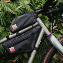 Charger l'image dans la galerie, Sacoche de cadre XTOURING Dry S / Top Tube Bag Dry Cyber-camo Diamond Black BUNDLE