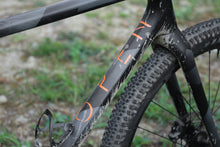 Laden Sie das Bild in den Galerie-Viewer, WEIT ÖFFNEN. X WOHO Cyber-Camo Black Sonderedition