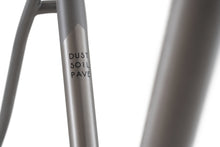 Laden Sie das Bild in den Galerie-Viewer, Double Ace Titanium GRAVEL | Standard RAW Finish Frame-set (Brushed/Sandblast)