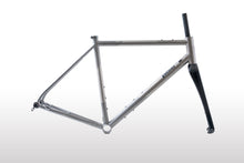 Laden Sie das Bild in den Galerie-Viewer, Double Ace Titanium GRAVEL | Standard RAW Finish Frame-set (Brushed/Sandblast)