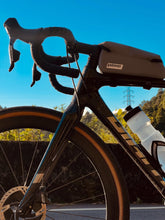 Cargar imagen en el visor de la galería, XTOURING Bolsa de Tubo Superior DRY Honeycomb Iron Grey