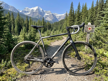 Laden Sie das Bild in den Galerie-Viewer, Double Ace Titanium GRAVEL | Custom Cerakote-Rahmenset (Schwarzer Samt/Sandstrahl) 