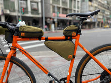 Charger l'image dans la galerie, Sacoche pour tube supérieur XTOURING Cyber-Camo Diamond Noir