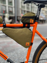 Charger l'image dans la galerie, XTOURING Tri Frame Bag Vert Mousse | Cordura®