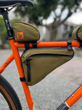 Charger l'image dans la galerie, XTOURING Tri Frame Bag Vert Mousse | Cordura®