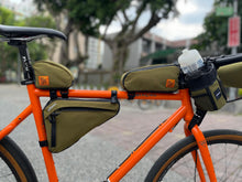 Charger l'image dans la galerie, Sacoche pour tube supérieur XTOURING Cyber-Camo Diamond Noir
