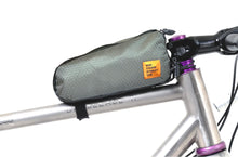 Cargar imagen en el visor de la galería, XTOURING Bolsa de Tubo Superior - Honeycomb Iron Grey