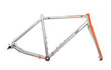 Laden Sie das Bild in den Galerie-Viewer, Double Ace Columbus All Road Bike | (Metallic silver/Orange)