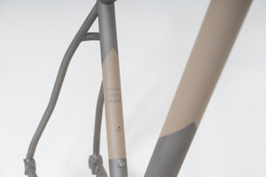 Double Ace Plus+ Titanium GRAVEL | Maßgeschneidertes Cerakote-Rahmenset (McMillan® Tan/Sandstrahlen)