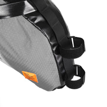 Laden Sie das Bild in den Galerie-Viewer, XTOURING Saddle Bag Dry M Honeycomb Iron Grey