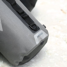 Laden Sie das Bild in den Galerie-Viewer, XTOURING Dry Bag - Honeycomb Iron Grey